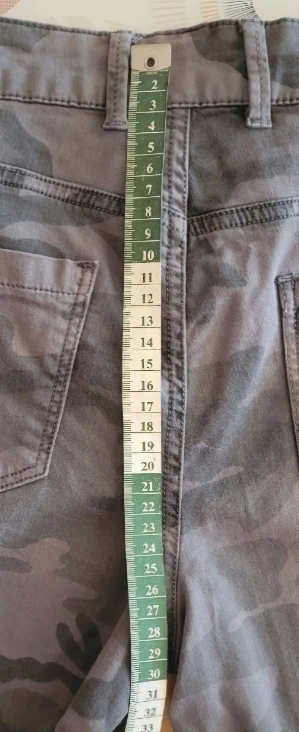 Monoprix Calça/Jeans Skinny TFr40/TL - Estampa Militar Cinza e Cintura Média em Ótimo Estado – photo 11